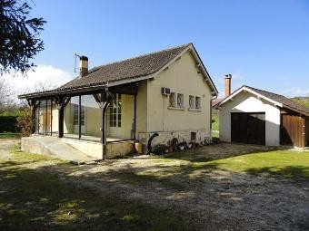 Near Beynac And Close To All Amenities..