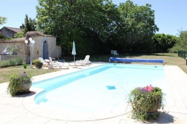15 bedroom House For Sale: 86170 VIENNE - 2