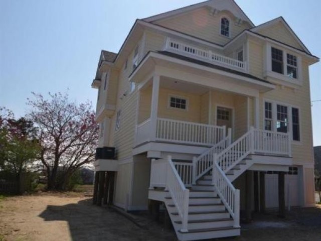 4 bedroom Flat For Sale: 549 W Lake..