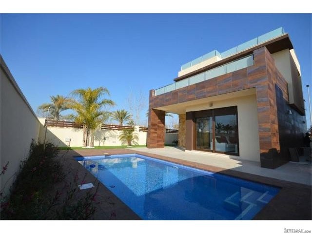 3 bedroom Villa For Sale: Modern..