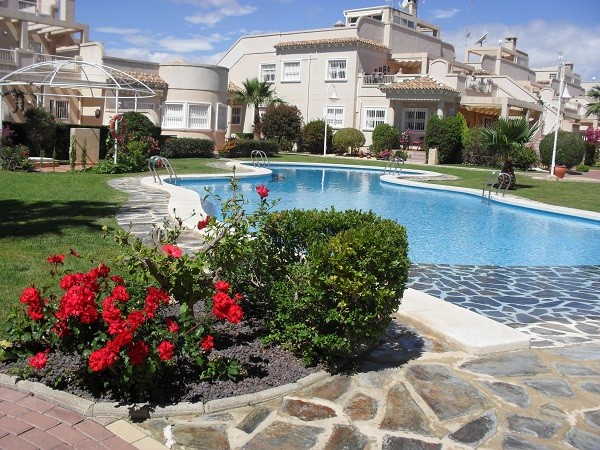 2 BEDROOM CORNER GROUND FLOOR APARTMENT..
