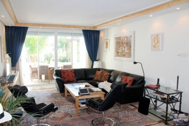 Front Line Beach Apartment in Ventura.. - 2