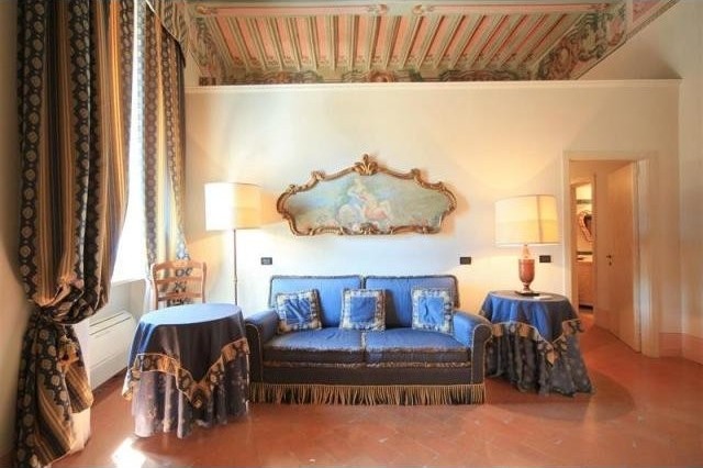 31 bedroom House For Sale: Trevi.. - 2