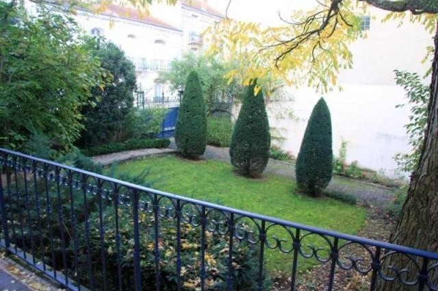 5 bedroom House For Sale: 03200 VICHY - 2
