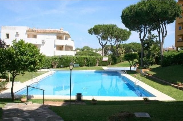 3 Bed Apartment for sale in Calahonda - 2