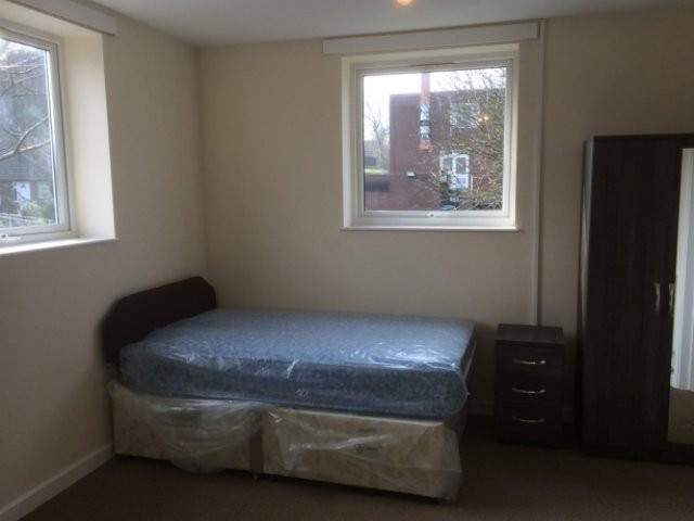 FULLY REFURBISHED DOUBLE ROOM TO LET -.. - 2