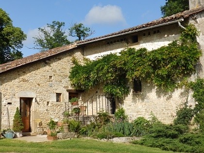 Country home in pretty, peaceful setting - 2