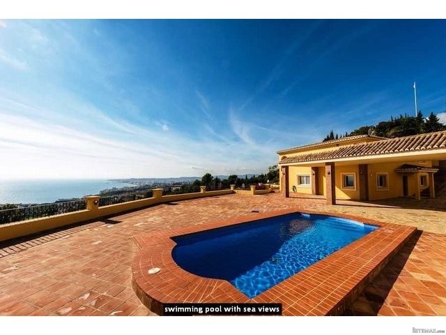 Villa for sale in Benalmadena Costa..