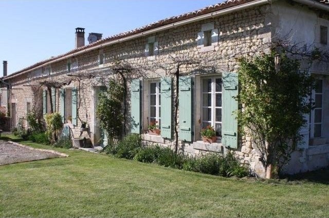 4 Bedroom Country House For Sale
