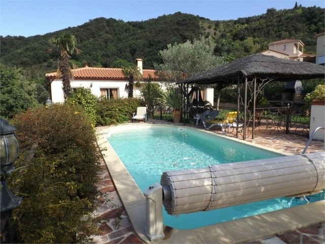 Spectacular Villa With Pool And Views..
