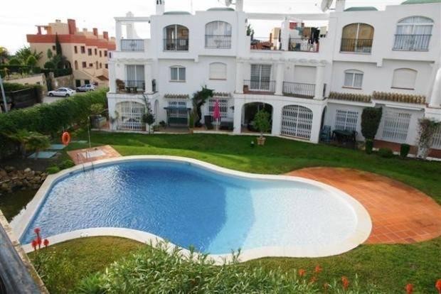 3 bedroom town house for sale