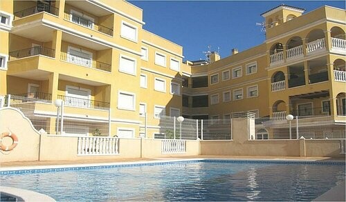A MASSIVE 2 BED APART - 2