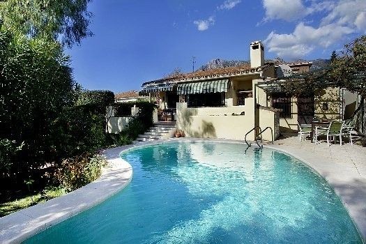 Villa - Set in a walled garden in..