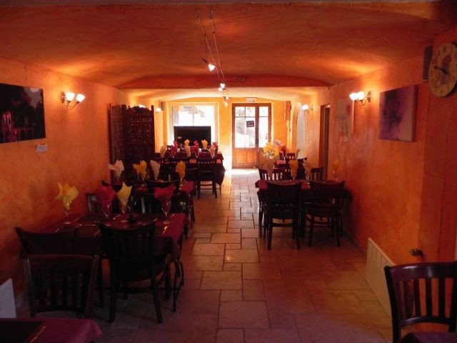 Successful Restaurant With Apartments.. - 2