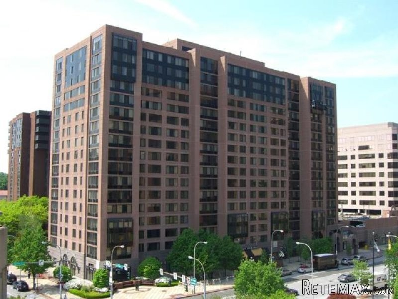 1 bedroom Condominium For Sale: White..