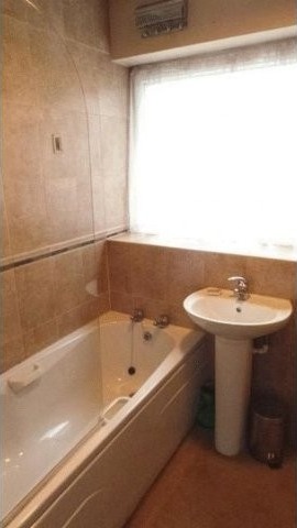2 Bed Flat/Apartment To Let in.. - 2