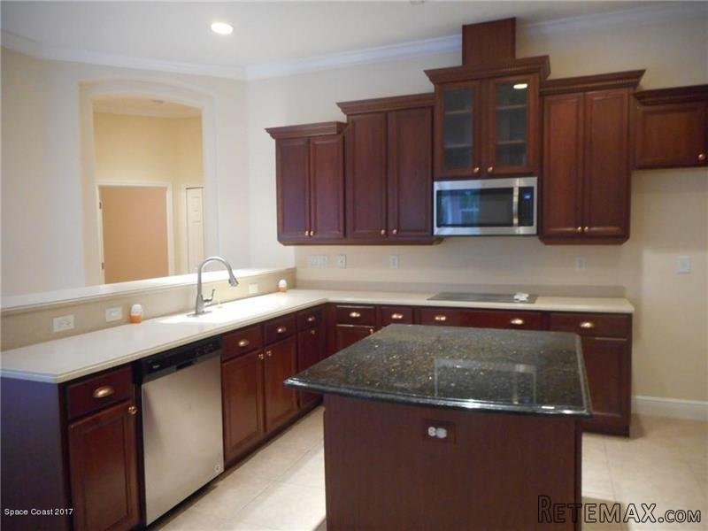 4 bedroom Detached House For Sale: 545.. - 2