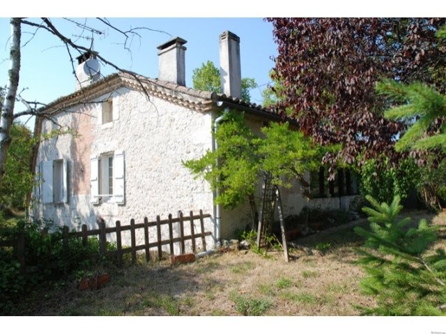 Spacious Stone House With 3/4 Acre.. - 2