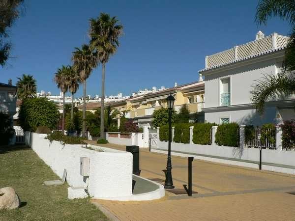 Villa - GUADALMINA BAJA. Villa set in a.. - 2