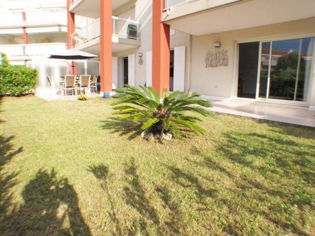 1 bedroom garden apartment near beach..