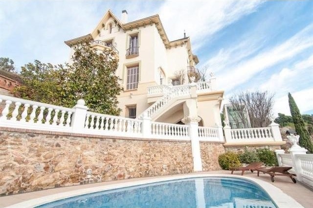 6 bedroom Detached House For Sale:..