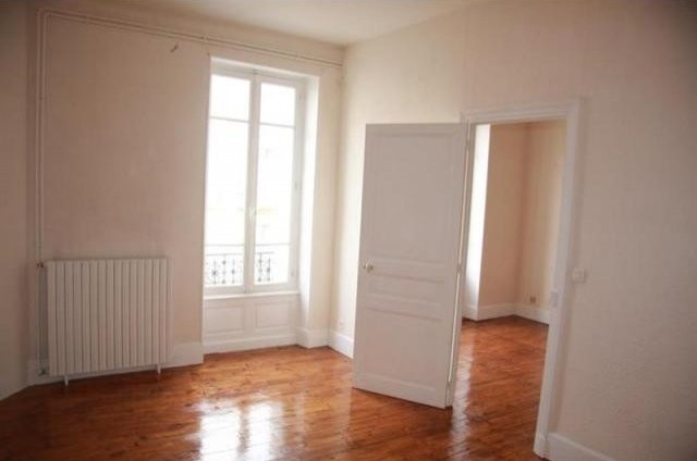 3 bedroom Flat For Sale: 63140.. - 2