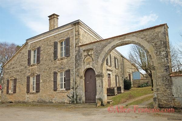 Melleran (79) - For sale : Distinctive.. - 2