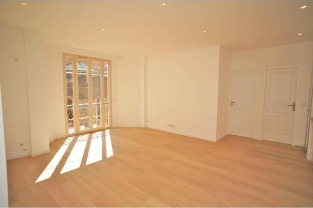 Renovated two bed in Carre d'Or