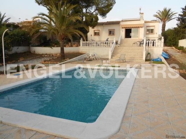 VILLA WITH LARGE PLOT IN MIL PALMERAS - 2