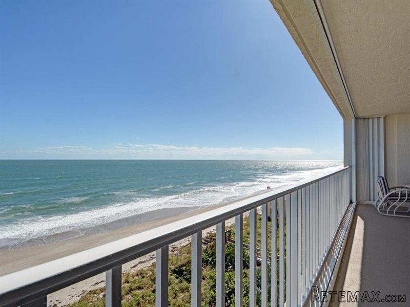3 bedroom Flat For Sale: 1405 Highway..