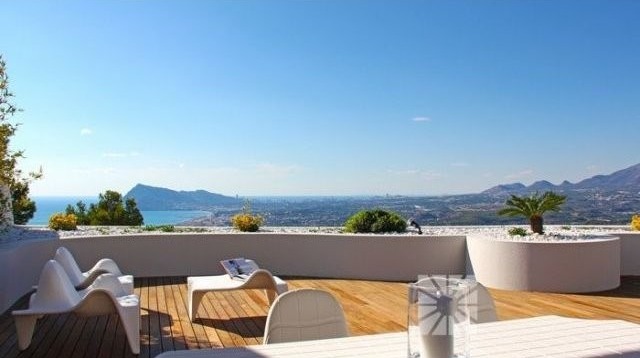 Luxury apartment with stunning sea views