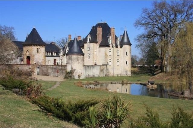 10 bedroom Castle For Sale: 03000.. - 2