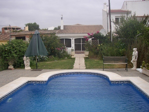 Villa - An attractive well maintained..