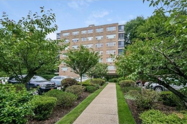 2 bedroom Co-op For Sale: Bronxville.. - 2