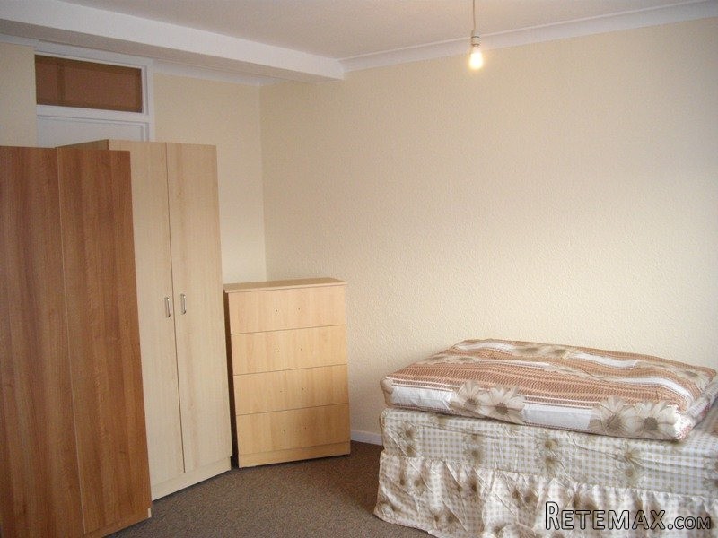 Room share for women, Zone 2, Mile End - 2