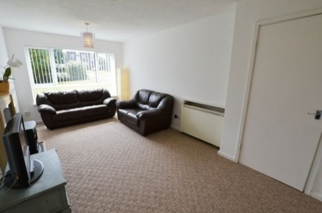 2 Bed Flat/Apartment To Let in..