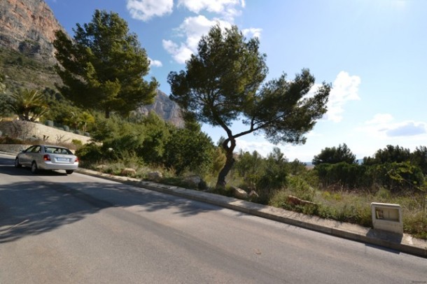 A 1800sqm plot with planning and..