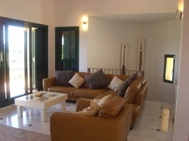 Stunning 4 bedroom detached villa - 2
