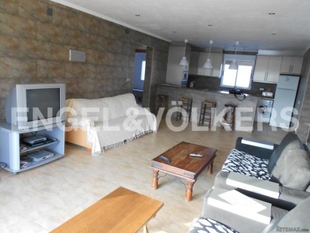 VILLA WITH LARGE PLOT IN MIL PALMERAS
