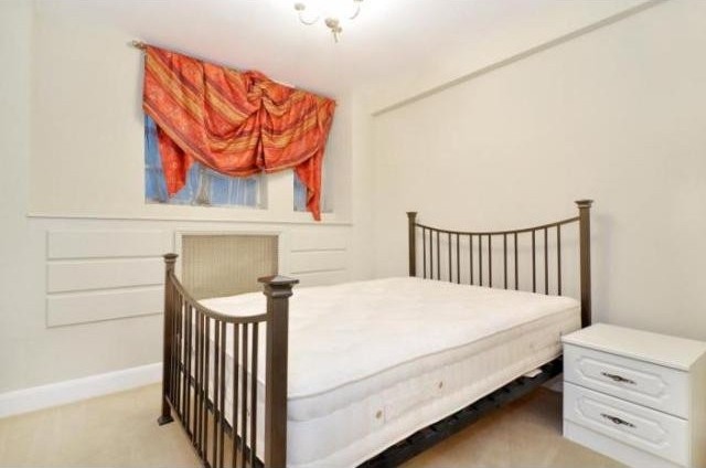 3 Bedrooms - Apartment - London - For.. - 2