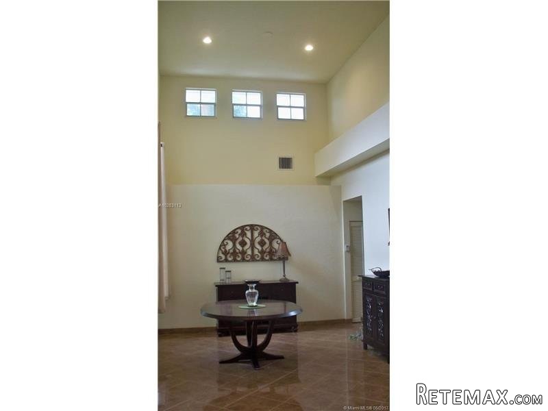 3 bedroom House For Sale: 1081 Wilshire.. - 2