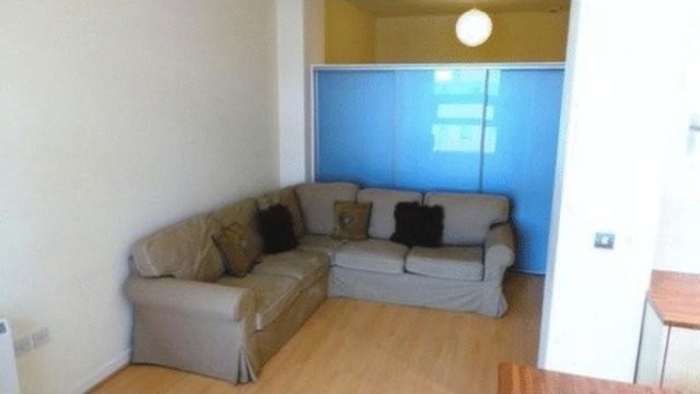 1 Bed Flat/Apartment To Let in..