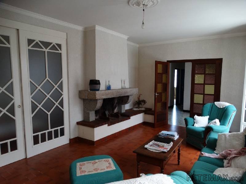 Traditional House in Quiet Gardens - 2