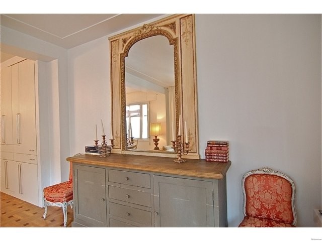 Elegant and classic close to Zone.. - 2