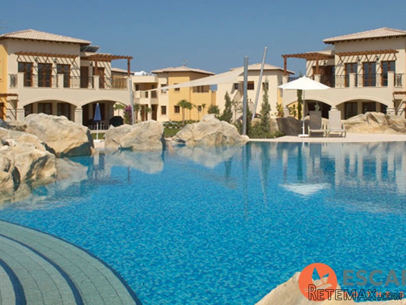 Luxury Apartment In Theseus Village