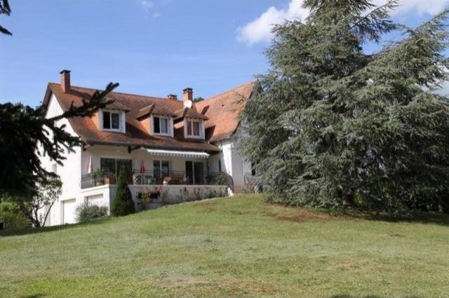 6 bedroom Villa For Sale: 86270 LA..