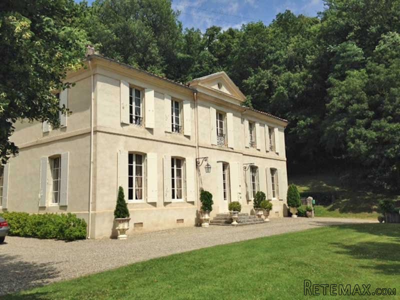 Handsome 18th Cent Manor In 5 Acres..