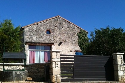 Pretty renovated 3-bed barn with land