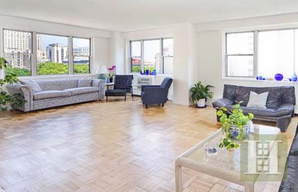3 bedroom Apartment For Sale: 1175 YORK..