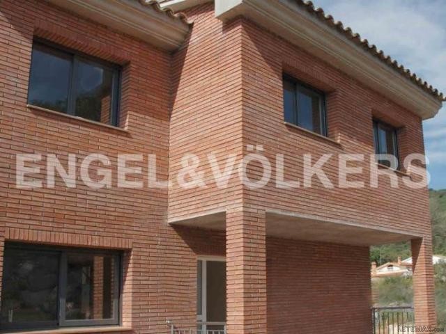 Plot & House Construction, Barcelona..